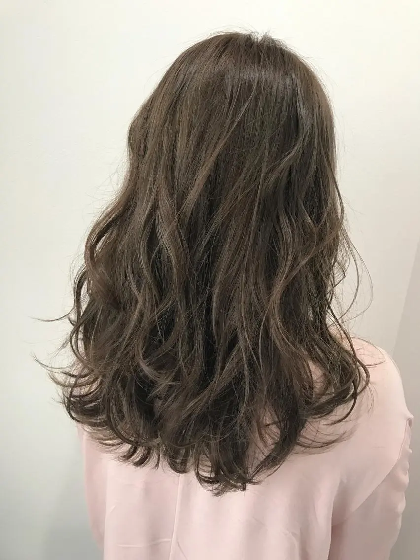 ロング カラー アッシュ ベージュカラー ハイライトカラー ハイライト 若杉 諒のヘアスタイル