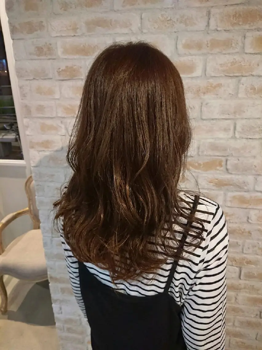 ロング カラー グレージュ 赤松 摩美のヘアスタイル