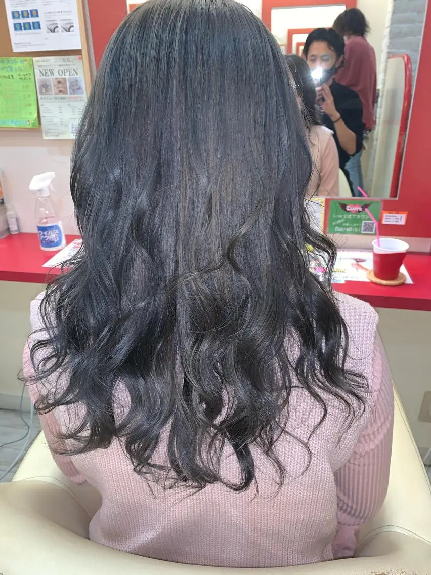 ロング カラー ヘアアレンジ ダークグレー 今村公介 ブリーチ特化、派手髪のヘアスタイル