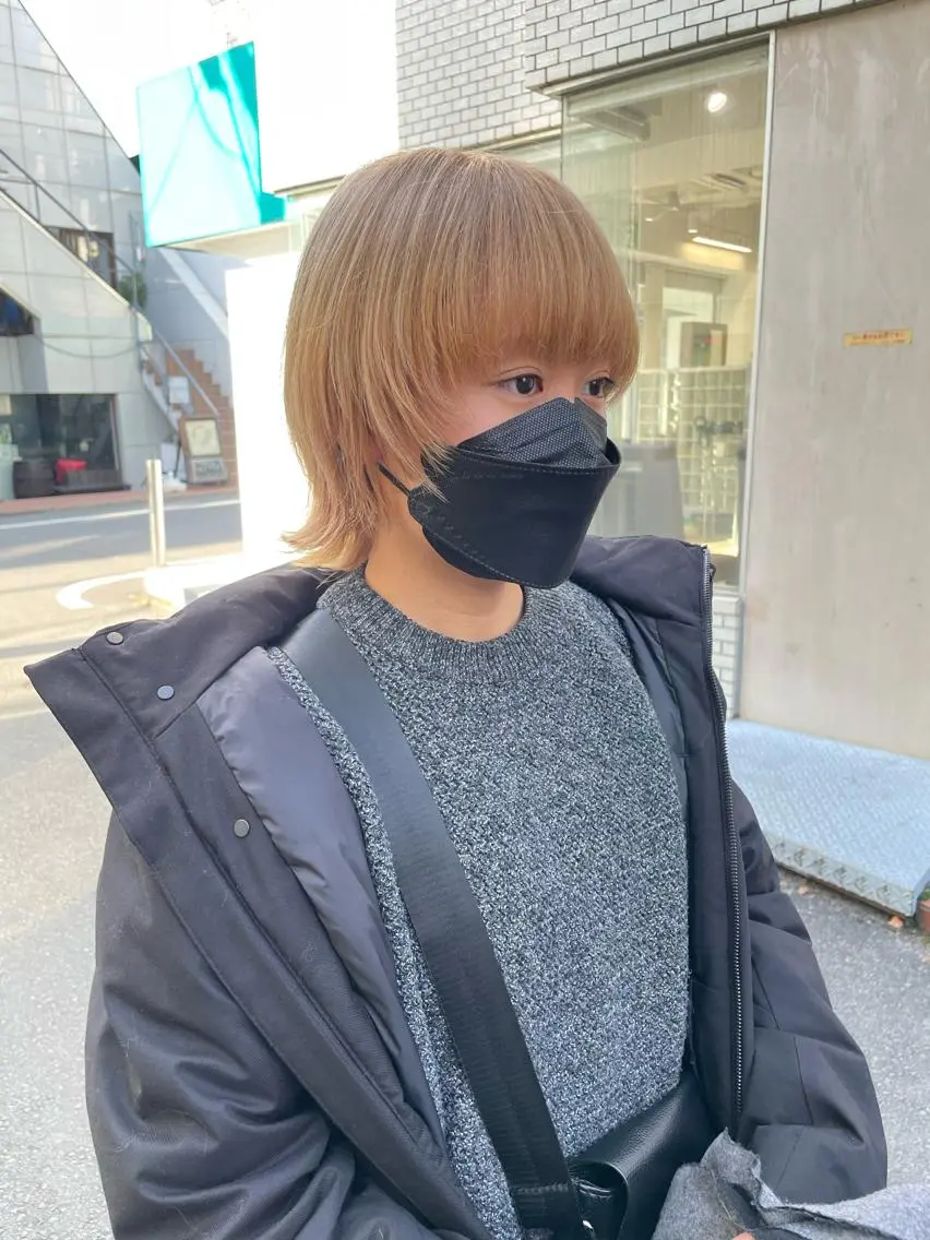 ミディアム カラー 渡部凌我 小顔ウルフ ハイトーンカラーのヘアスタイル