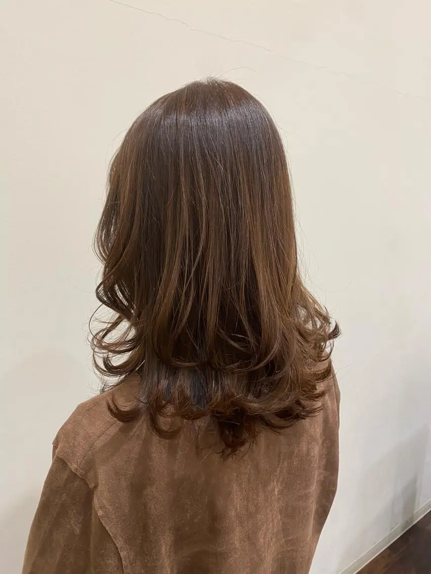 ミディアム カラー くびれヘア 外ハネヘア 美容室 LOAのヘアスタイル