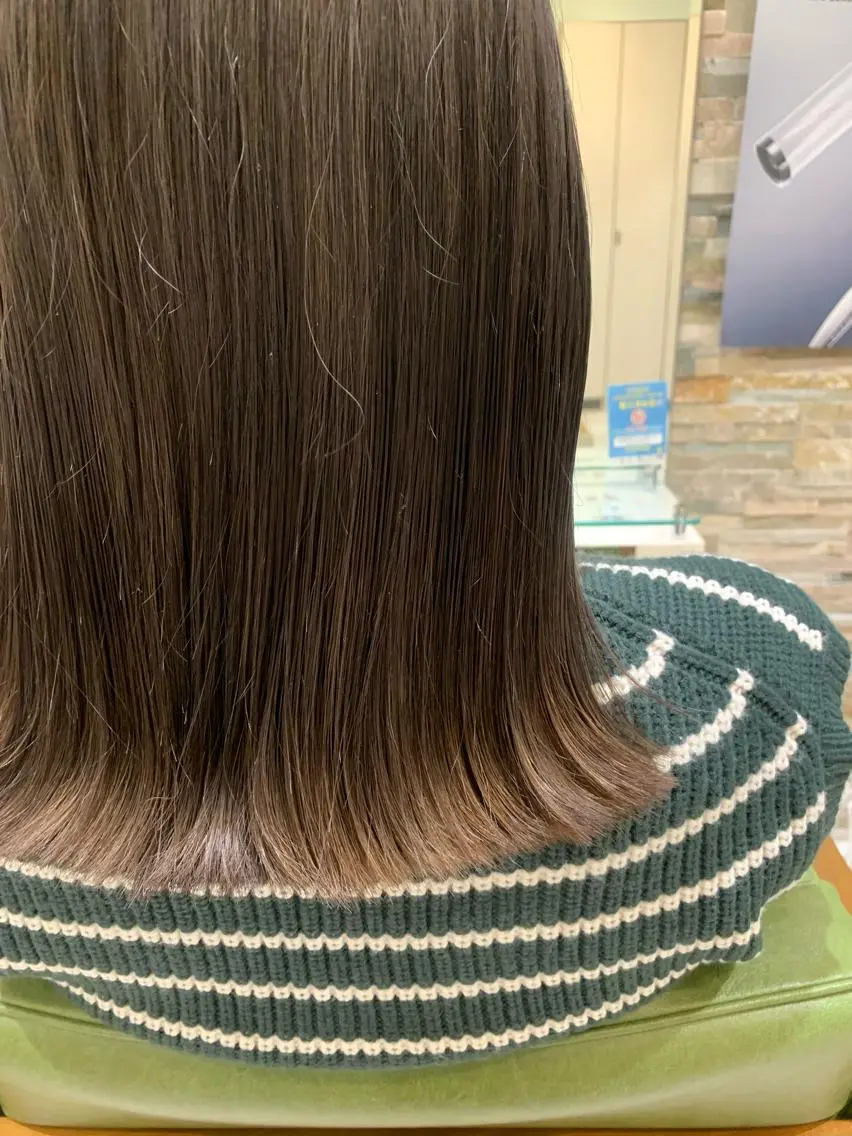 ミディアム カラー グレージュ シルバー 高橋友里亜 /フリーランスのヘアスタイル