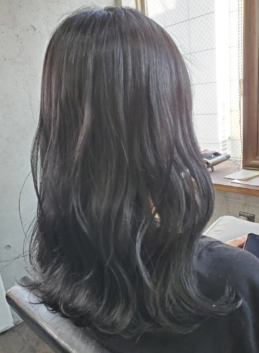 カラー セミロング ベージュカラー ブリーチ ブルーカラー ヘアカラー トリートメント S. ERIのヘアスタイル