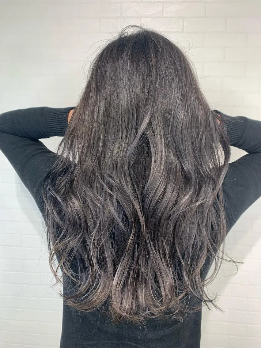 ロング ハイライト ヘアカラー 中村 維久美のヘアスタイル
