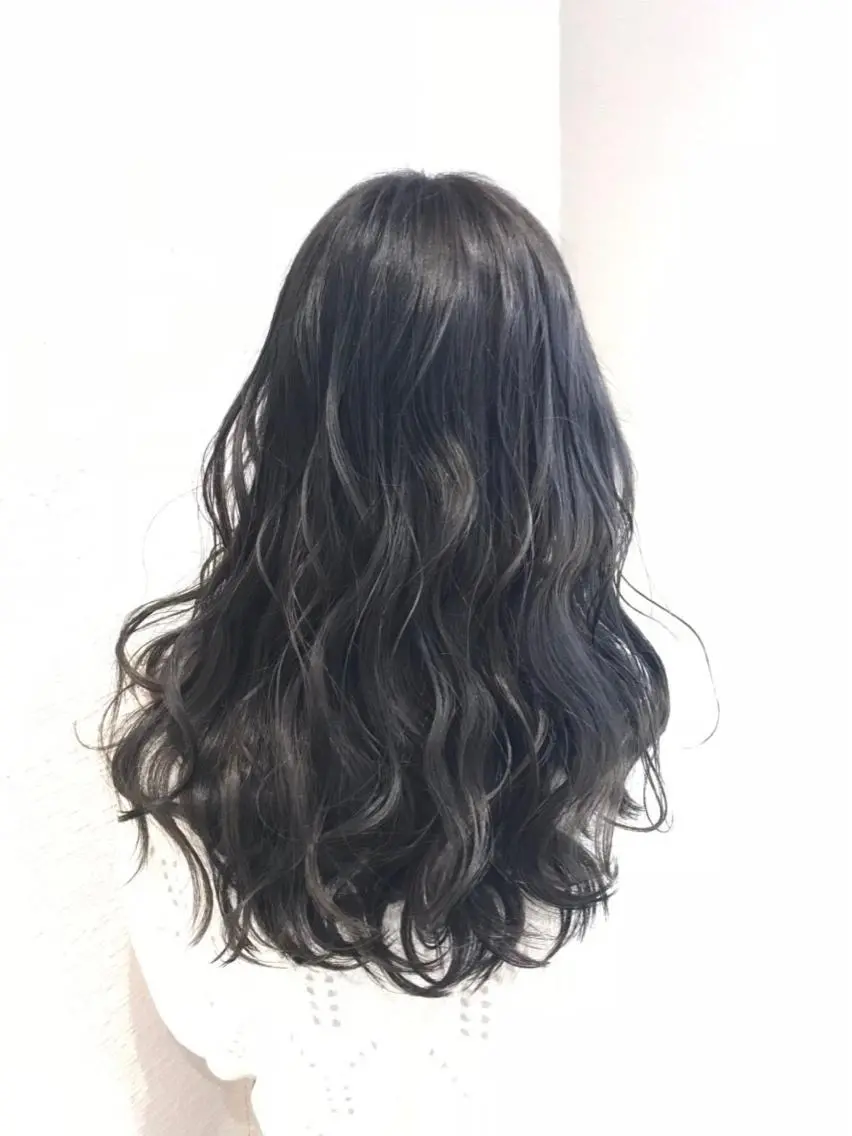 ロング カラー ヘアアレンジ グラデーションカラー グレージュ 白髪ぼかしハイライト 茗荷谷駅徒歩2分のヘアスタイル