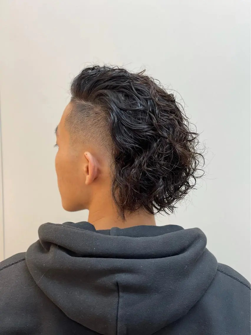 ミディアム パーマ メンズ フェードカット 【メンズ限定】 旭岡亘哉のヘアスタイル
