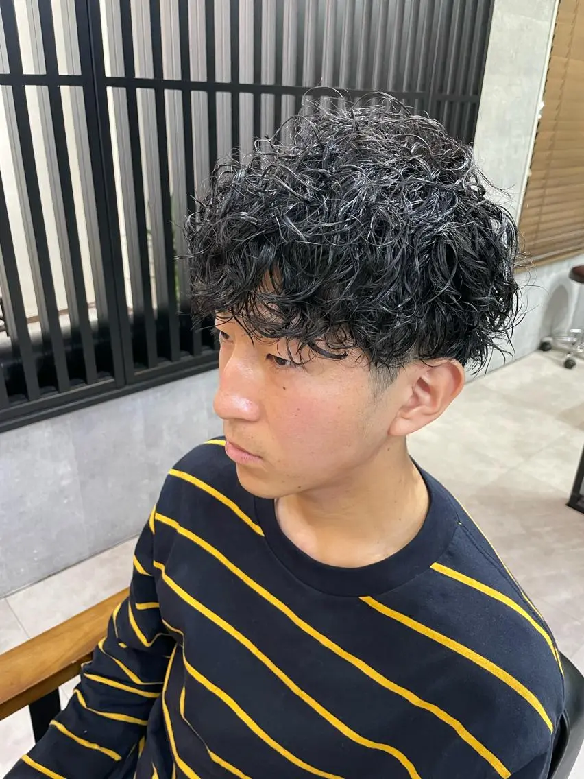 ショート パーマ メンズ 勝毛 広貴のヘアスタイル
