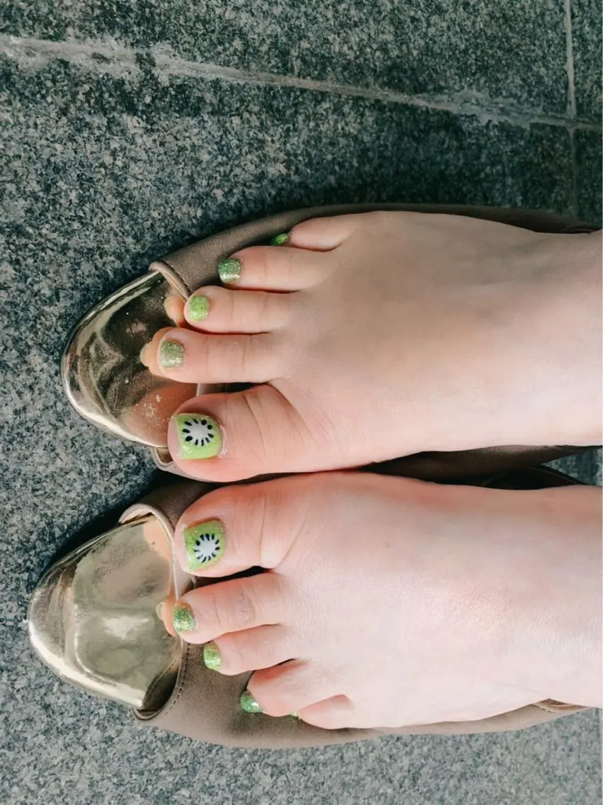 ネイル フットネイル 長谷川 奈緒美のネイルデザイン