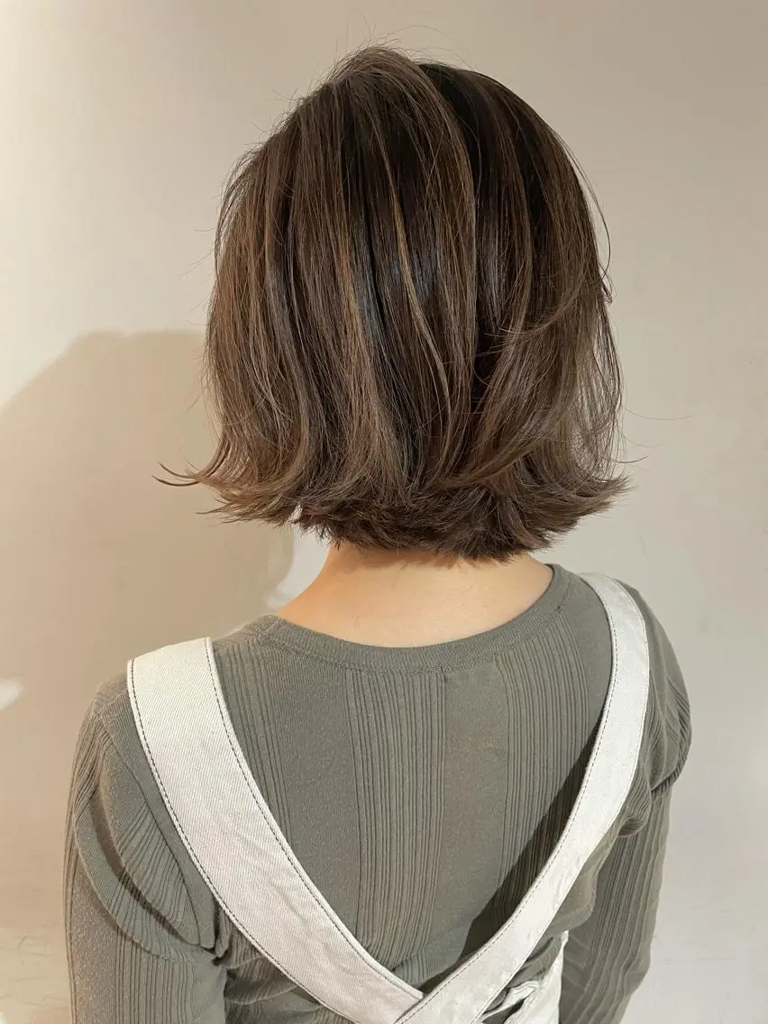 ショート カラー 切りっぱなしボブ ハイライトカラー ボブ ハイライト カット ヘアカラー トリートメント 上品な大人レイヤー 🍀渋谷🍀濱口敬太のヘアスタイル