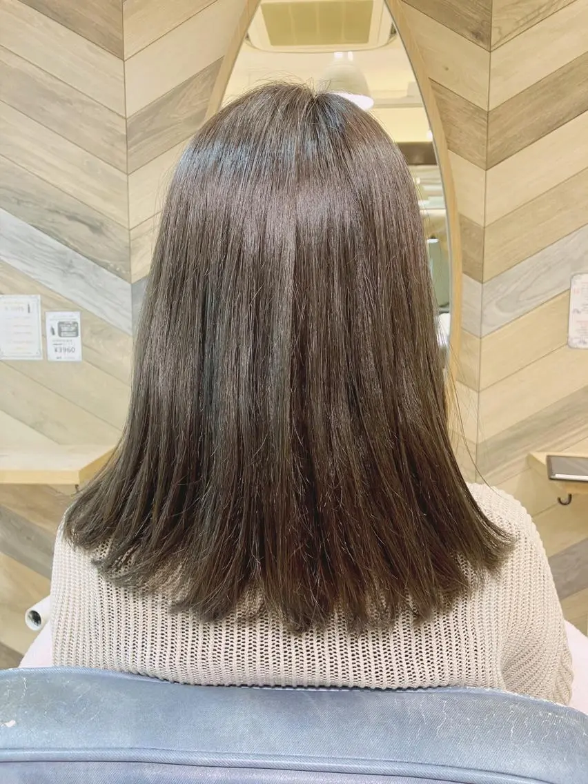 セミロング カラー 透明感カラー グレージュ カット ヘアカラー トリートメント 奥谷 美代子のヘアスタイル