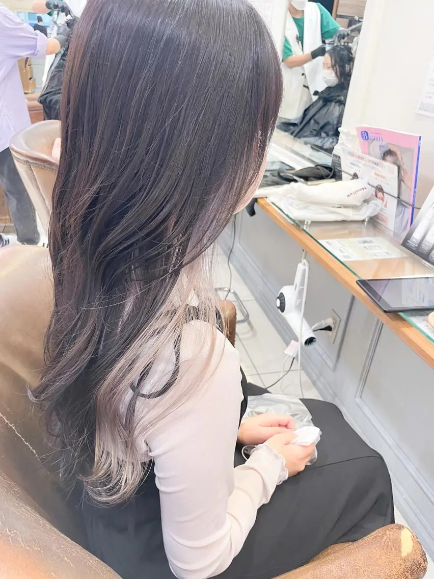 ロング カラー インナーカラー シルバー ホワイトシルバー ヘアカラー ✨カラー支持No.1 🧸ワキ カナコ🧸のヘアスタイル