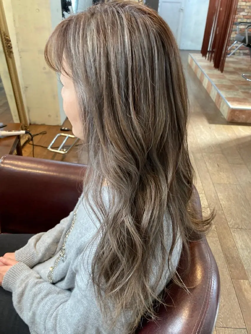 ロング カラー ヘアアレンジ グレージュ ハイライトカラー ハイライト マエダ　カズエ🫶 coronahairのヘアスタイル