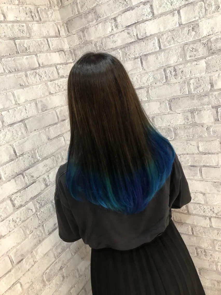 セミロング カラー ブルーカラー カット ヘアカラー トリートメント 秋山 幸太のヘアスタイル