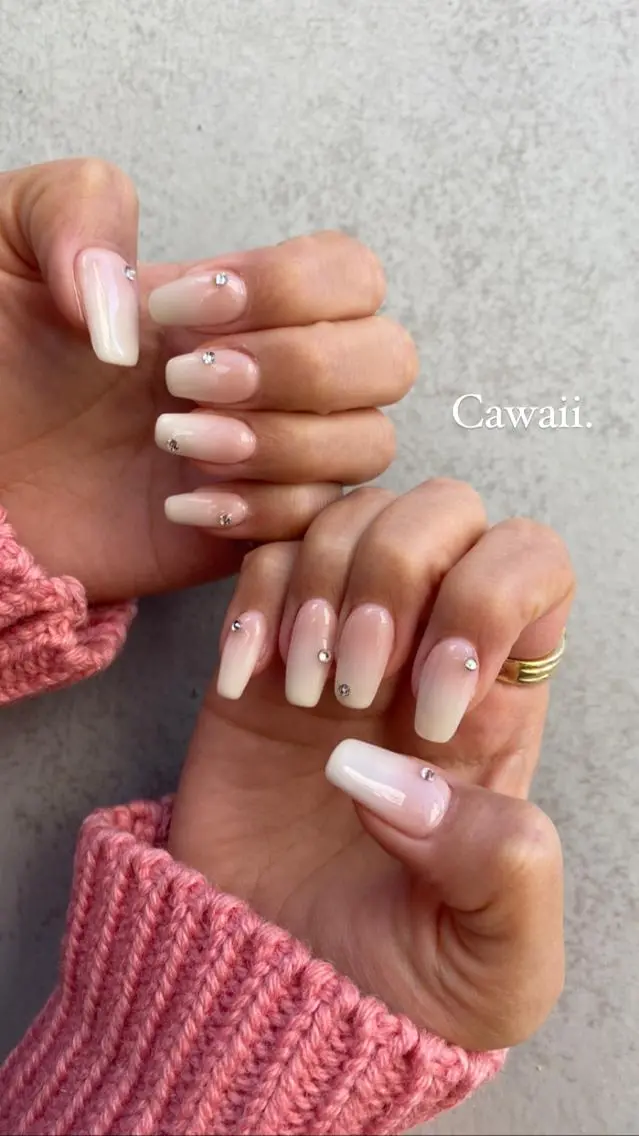 ネイル グラデーション ホワイト Charme. NOBUKOのネイルデザイン