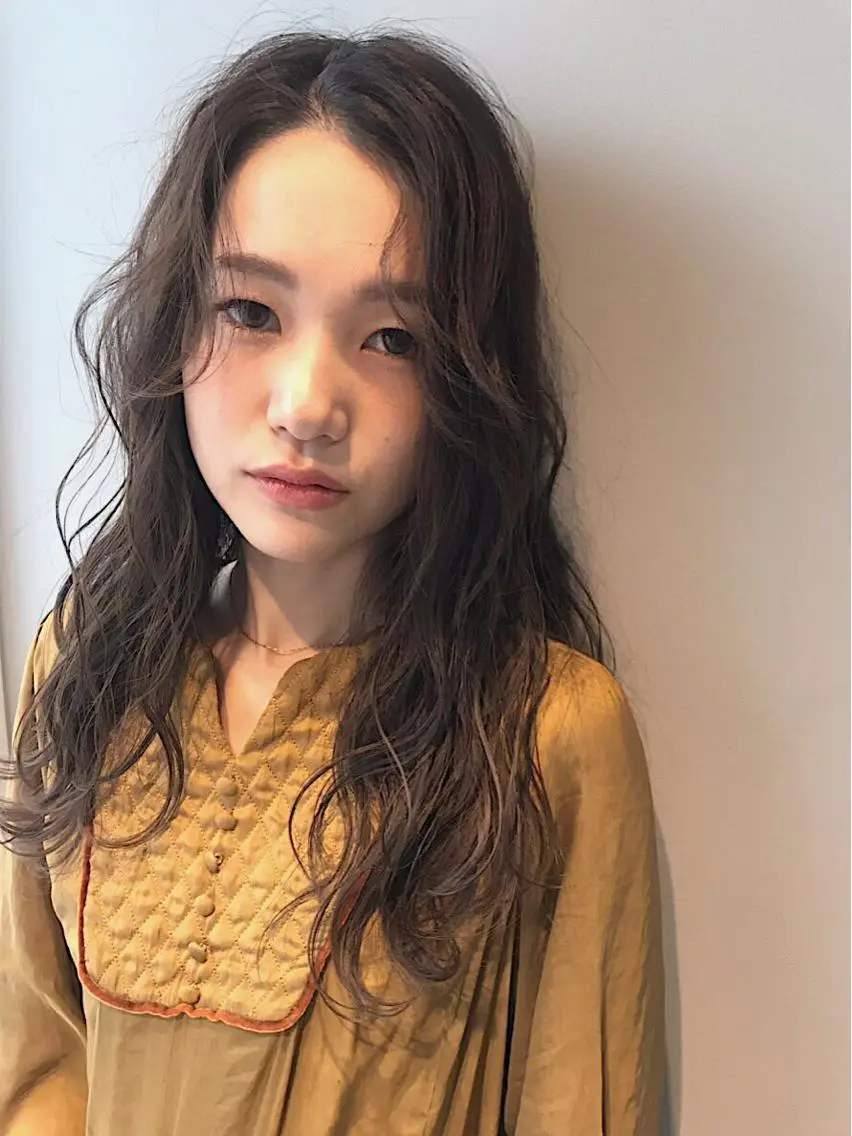 ロング カラー アッシュ 透明感カラー カット ヘアカラー lani ブリーチ /ダブルカラーのヘアスタイル