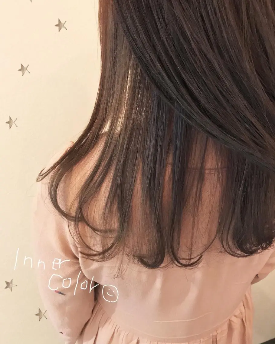 セミロング カラー インナーカラー 市川 千夏のヘアスタイル