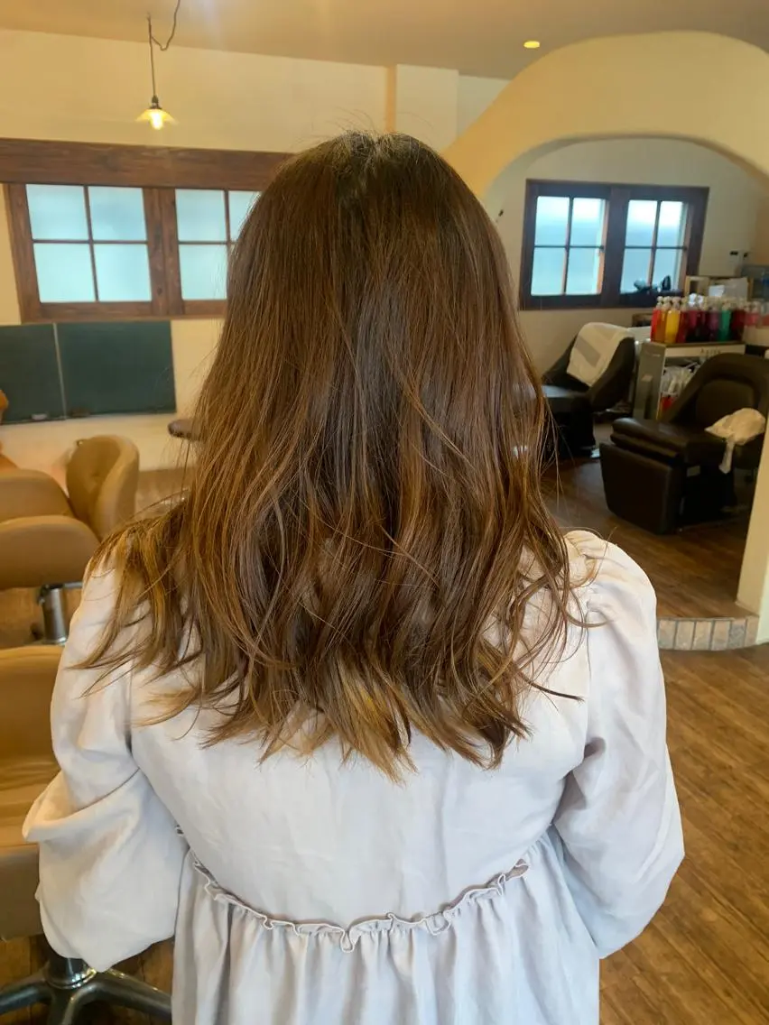 ロング カラー 鈴木 未歩のヘアスタイル