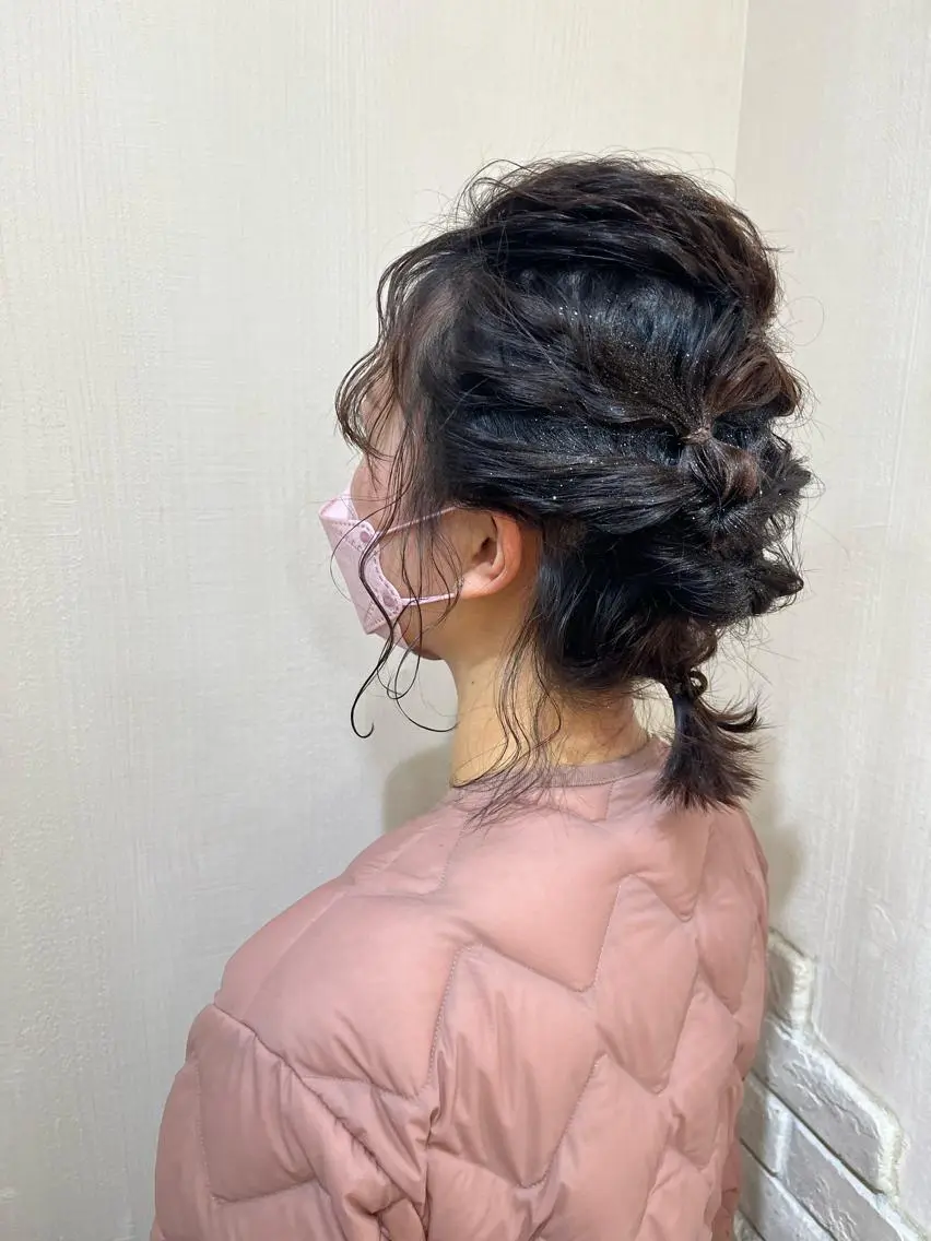 セミロング ヘアアレンジ ハーフアップ 結婚式・ブライダル ヘアセット きむえり/髪質改善 /うねり広がり改善のヘアスタイル