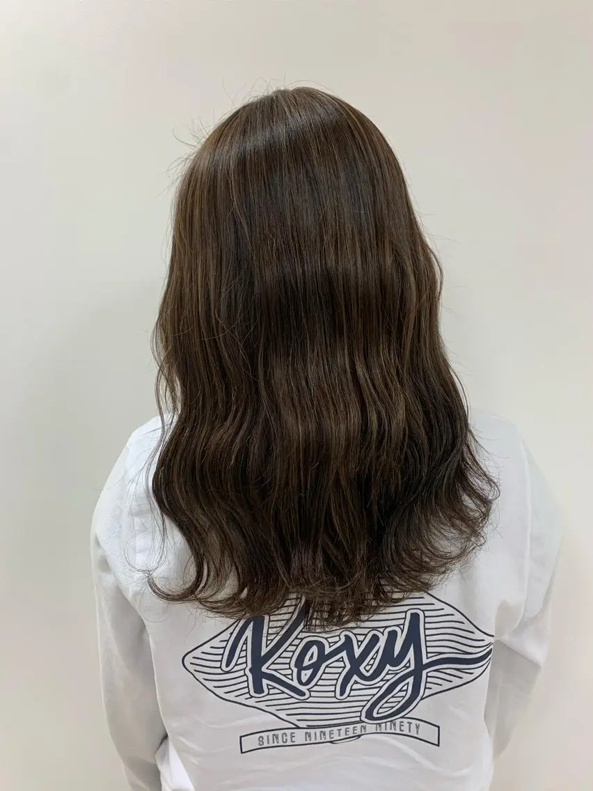 ロング カラー ベージュカラー ハイライトカラー ハイライト 顔まわりカット✄ ベージュカラー🧸のヘアスタイル