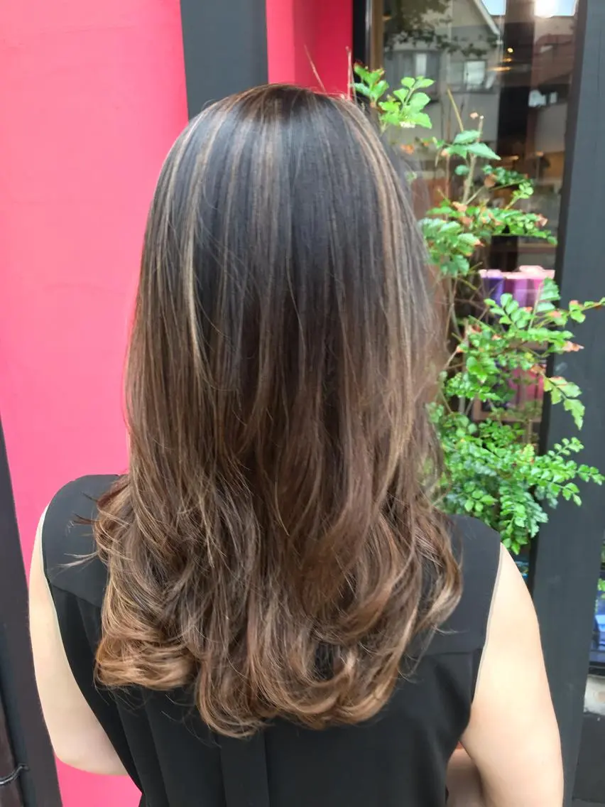カラー 坂野 結子のヘアスタイル