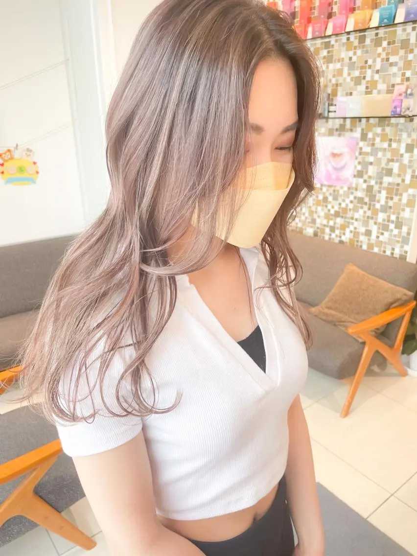 ロング カラー ベージュカラー グラデーションカラー ハイライトカラー ミルクティーベージュ ハイライト ヘアカラー トリートメント ヘッドスパ ✨カラー支持No.1 🧸ワキ カナコ🧸のヘアスタイル
