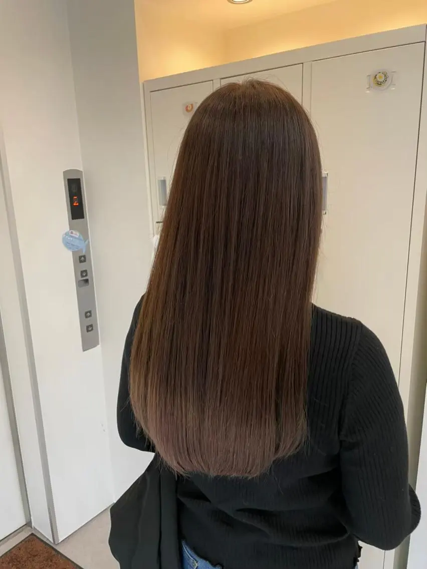 ロング カラー ベージュカラー イルミナカラー オリーブベージュ ヨシンモリ ロング newi grande 横浜店のヘアスタイル