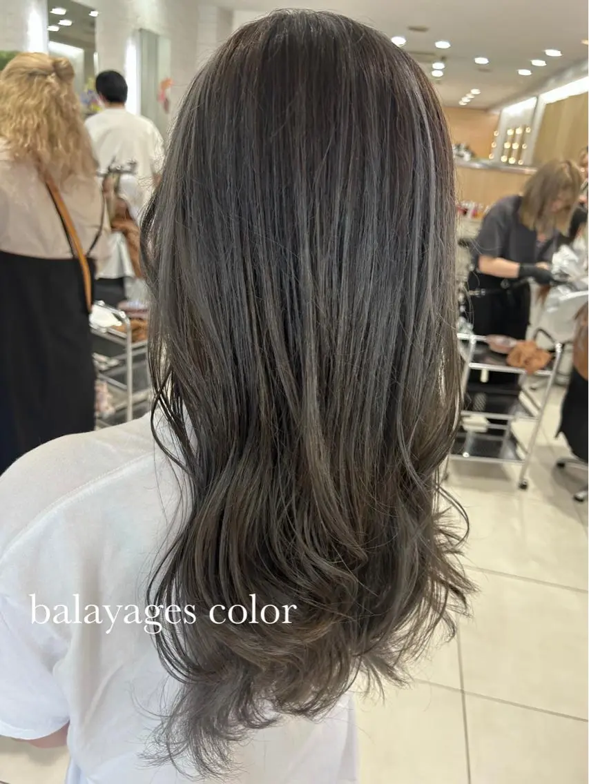 カラー ヘアカラー Ida Akaneのヘアスタイル