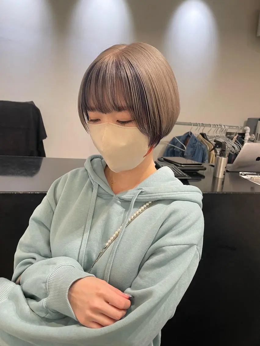 ショート カラー パーマ ヘアアレンジ メンズ キッズ ネイル マツエク・マツパ アイブロウ メンズブリーチ ベージュカラー ブリーチ ホワイトベージュ ホワイト カット ヘアカラー トリートメント 艶ハイトーン/ヘア アレンジAYAKAのヘアスタイル