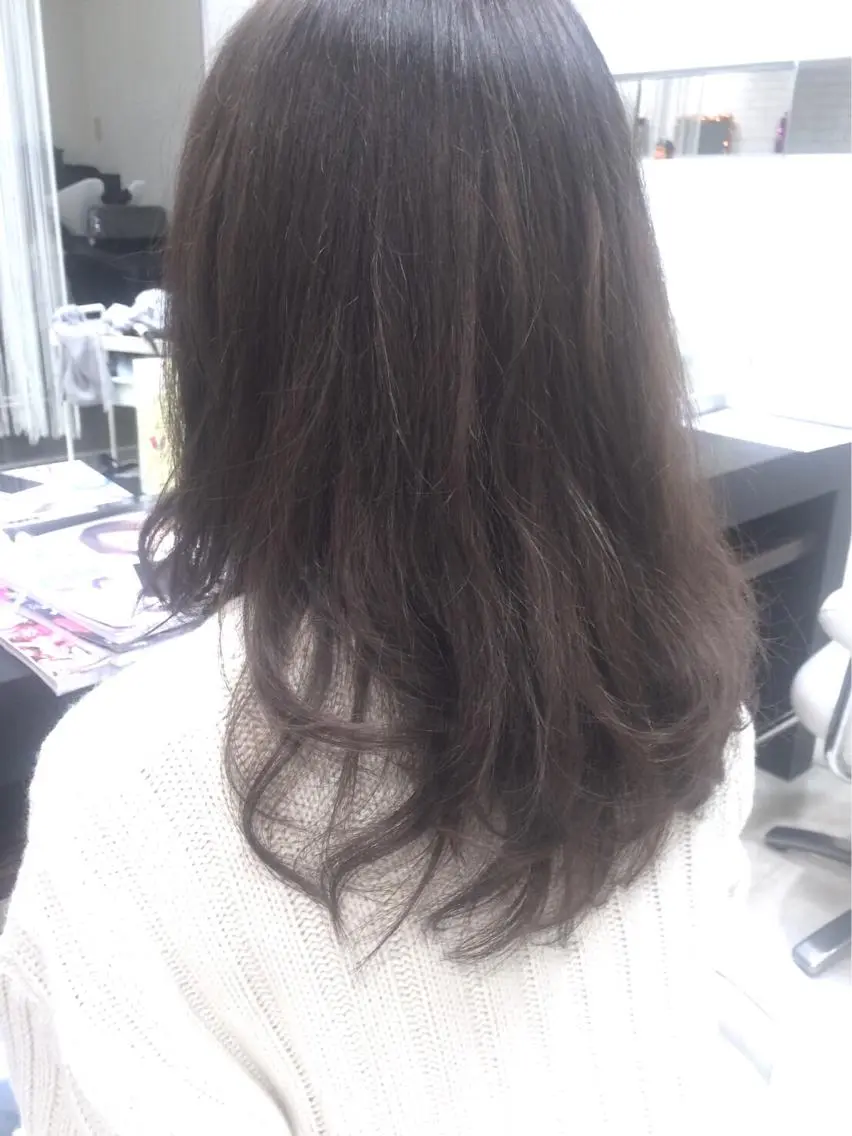 セミロング アッシュ 髪質改善×レイヤー 高嶋のヘアスタイル
