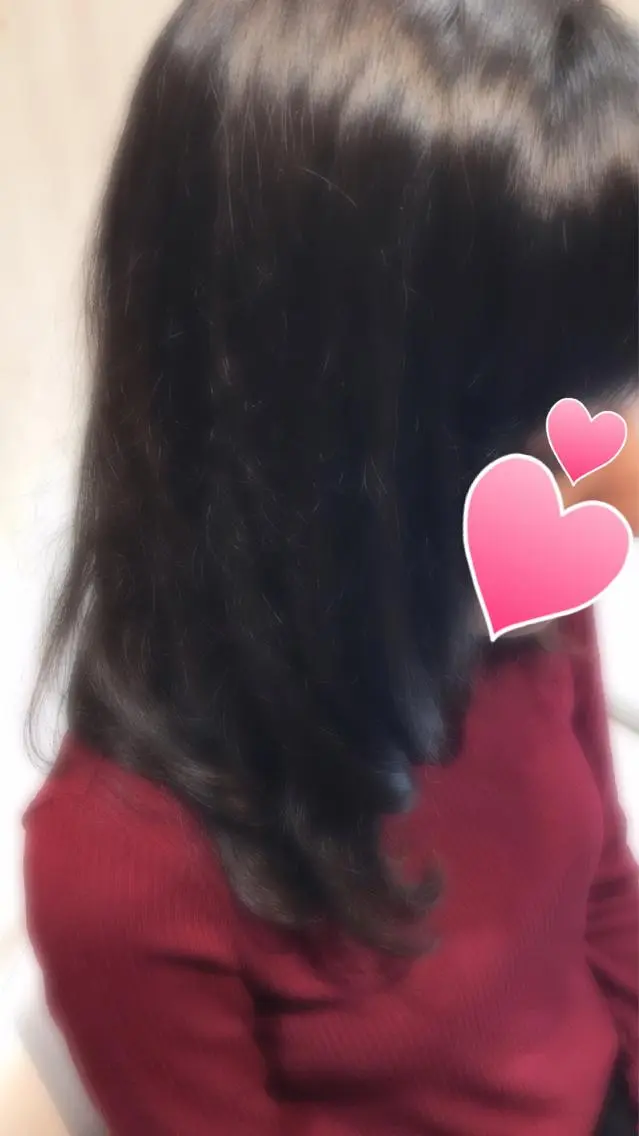 パーマ コミヤ チナミのヘアスタイル
