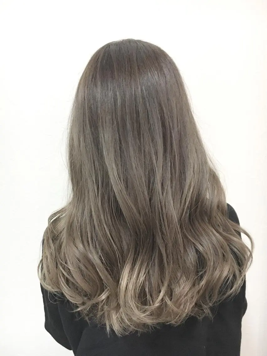 セミロング カラー アッシュ 透明感カラー グラデーションカラー ハイライトカラー ハイライト 山田 守のヘアスタイル