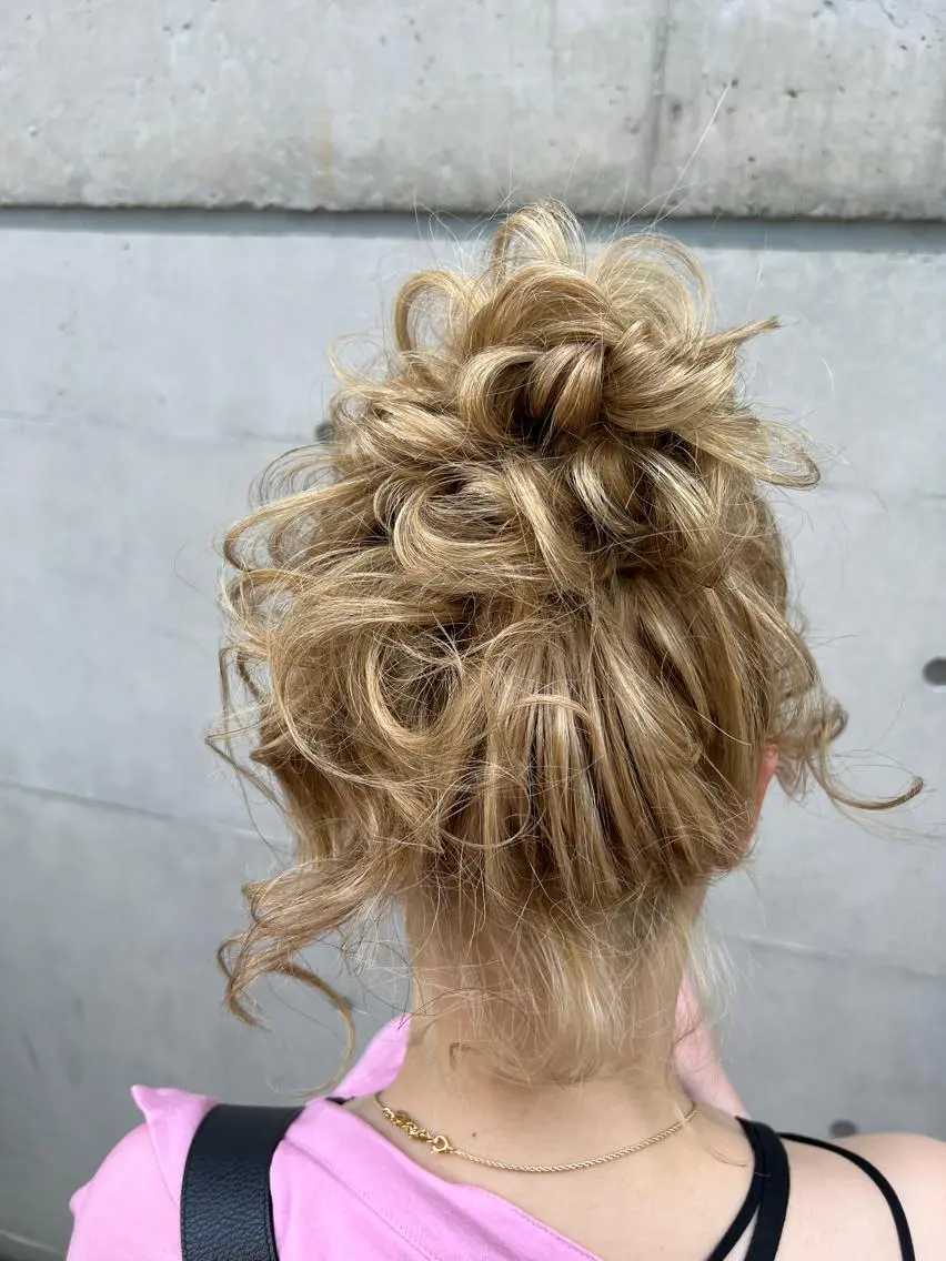 ロング ヘアアレンジ お団子ヘア 山室 敬義のヘアスタイル