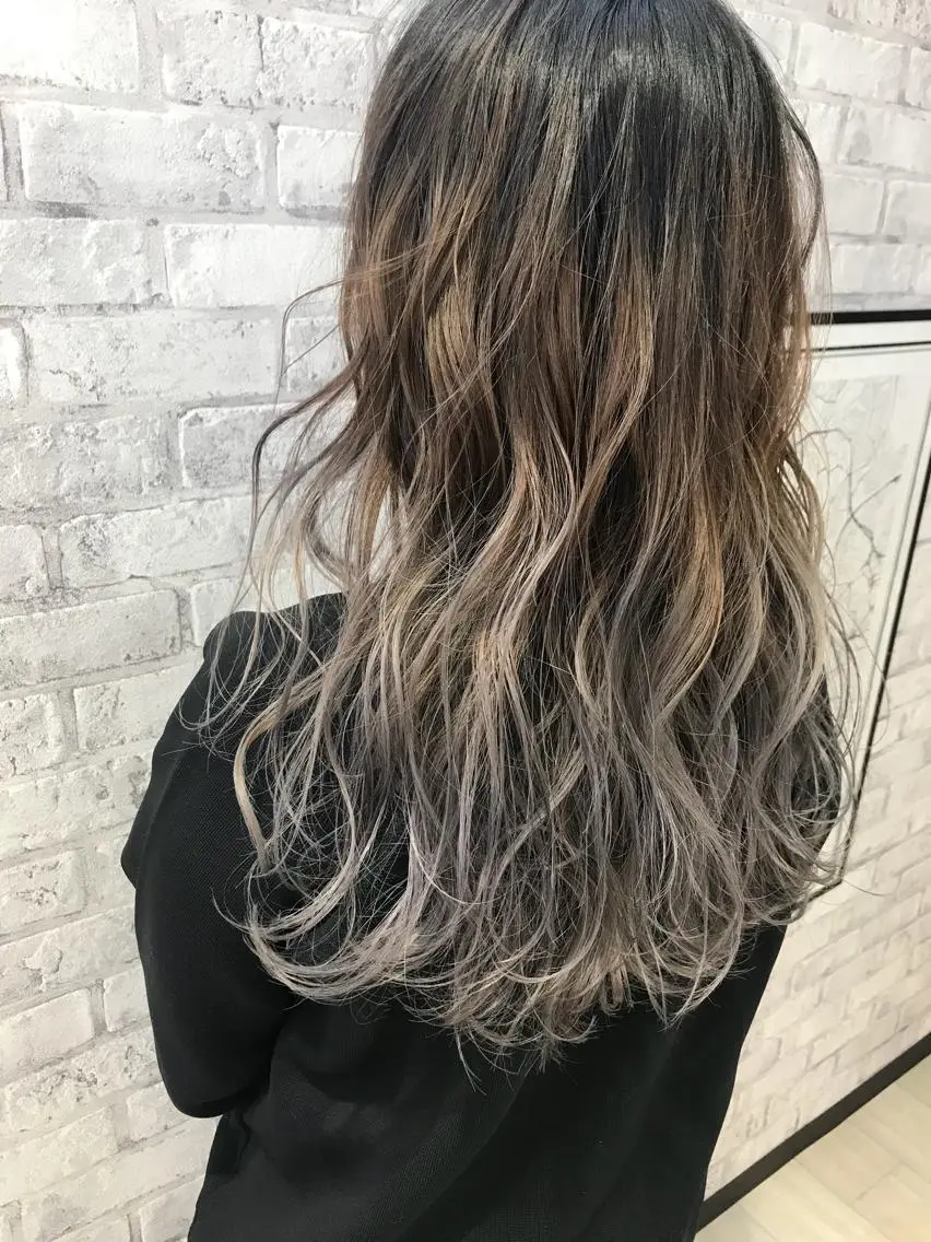ロング カラー Oopsレイヤー 加藤澄都のヘアスタイル