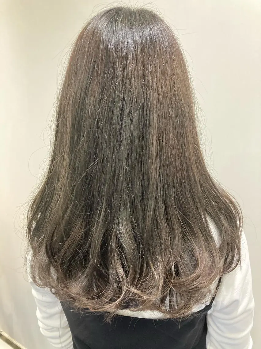 ロング カラー ブリーチ グレージュ 渡邉 燎のヘアスタイル
