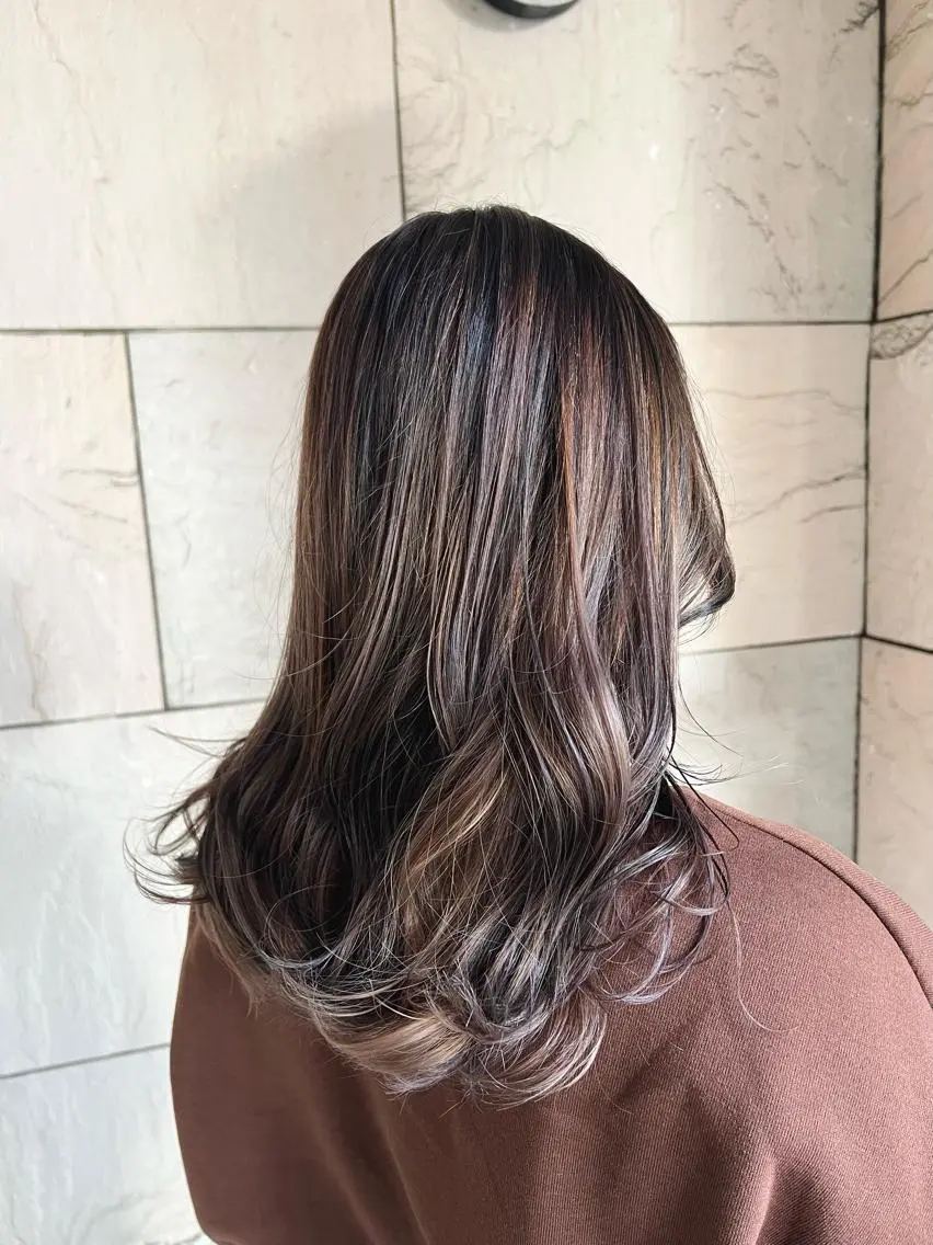 セミロング カラー バレイヤージュ ハイライトカラー ハイライト レイヤーカット カラースペシャリスト しょう🧑🏼‍🎨のヘアスタイル
