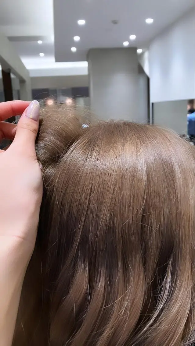 ロング カラー ベージュカラー ブリーチ ケアブリーチ サキ🤍ハイトーン 🪩レイヤーカットのヘアスタイル