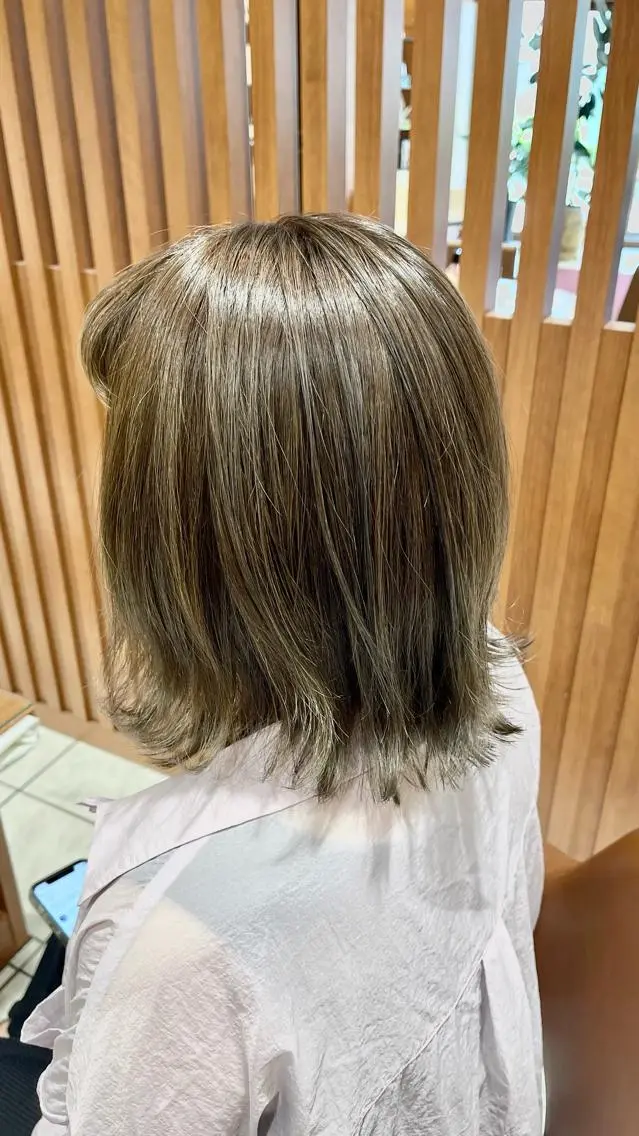ミディアム カラー 外ハネヘア テラモト カズヨシのヘアスタイル