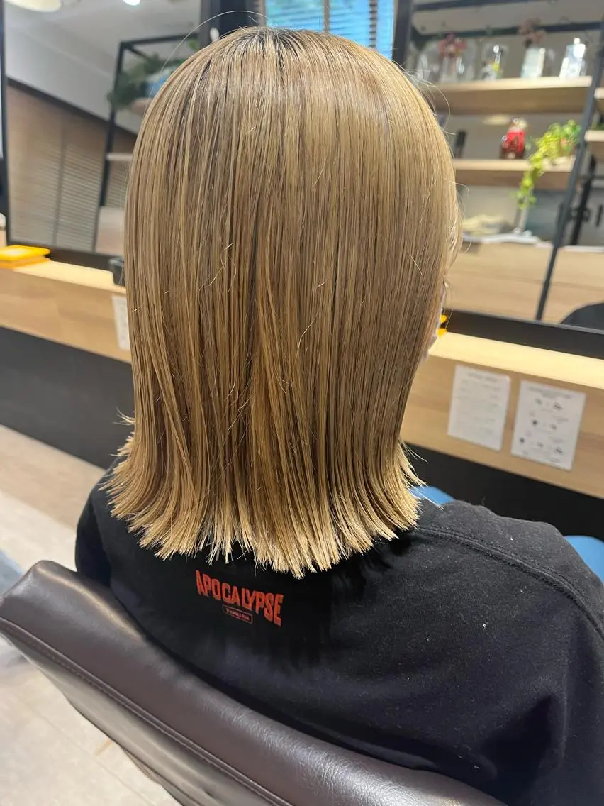 ミディアム カラー ベージュカラー ミルクティーベージュ 鈴木 ほのかのヘアスタイル