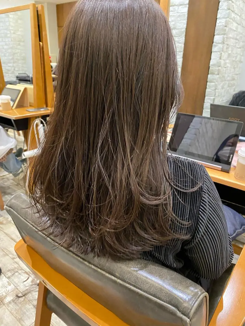 セミロング レイヤーカット 栗原 瑞稀のヘアスタイル