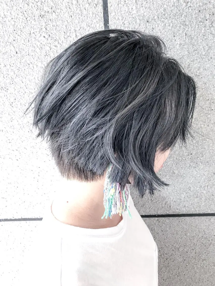 ショート カラー アッシュ ブリーチ ブルーカラー ブルーアッシュ ヘアカラー BOX mico.のヘアスタイル