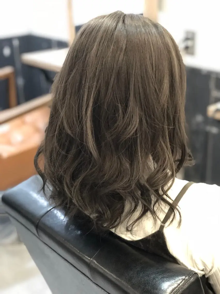ミディアム カラー アッシュ 透明感カラー イルミナカラー 美髪矯正 🌈髪質改善 山下のヘアスタイル