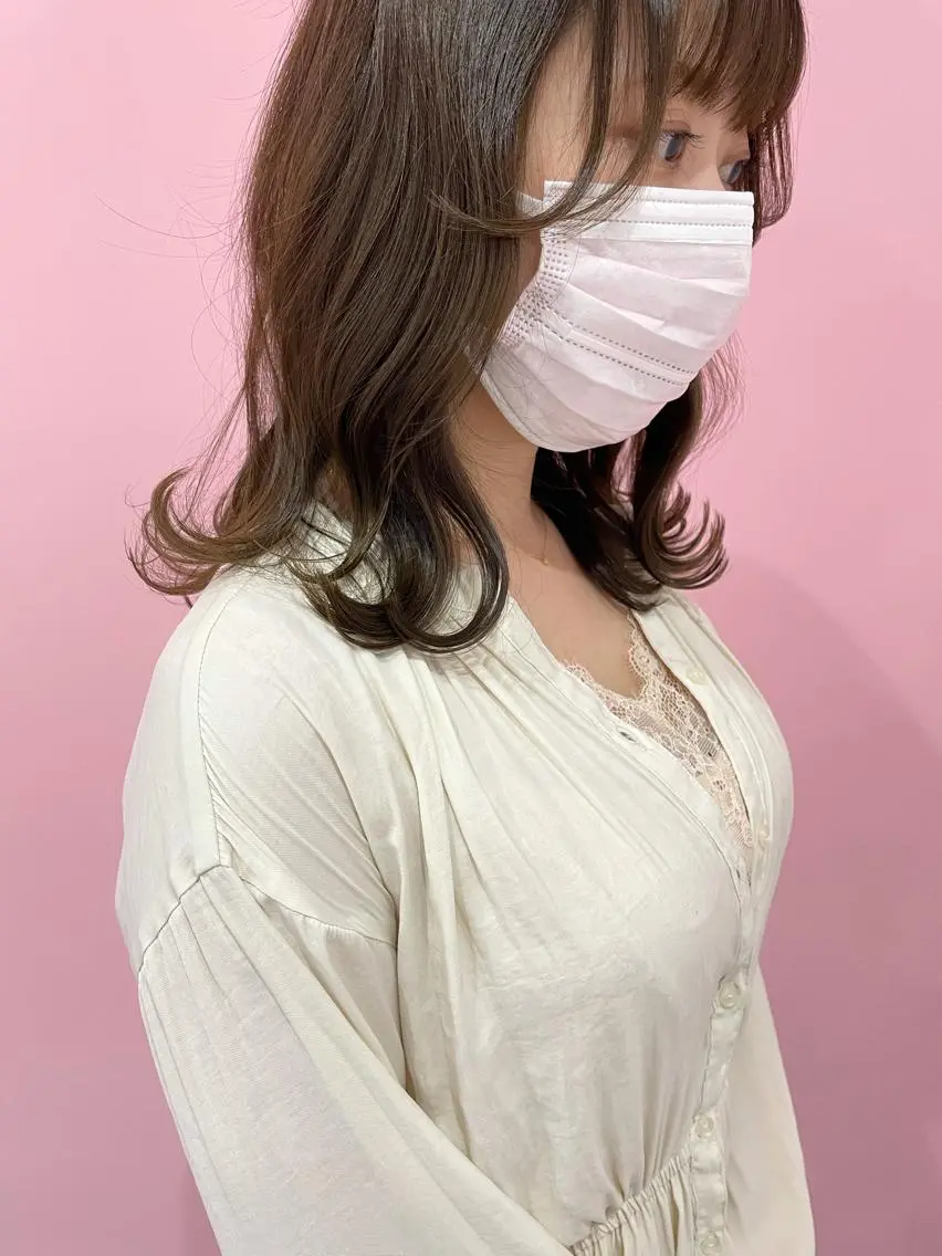 ミディアム くびれヘア 岩田 萌那のヘアスタイル