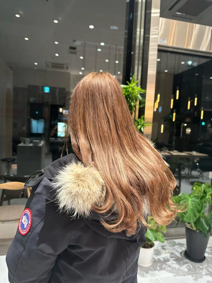 セミロング カラー ヘアカラー トリートメント ヘッドスパ ヘアセット ミオ💎ショート 透ける暗髪のヘアスタイル