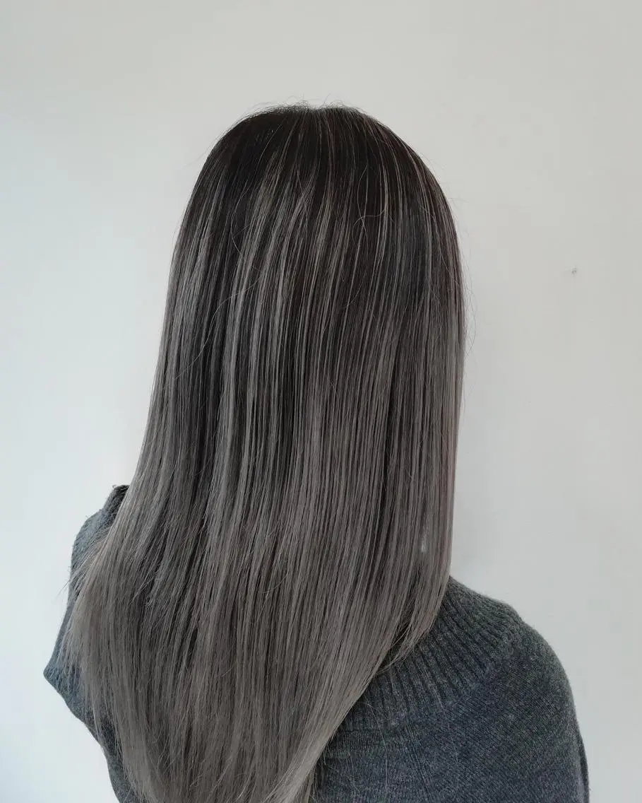 カラー デザインカラー Lienのヘアスタイル