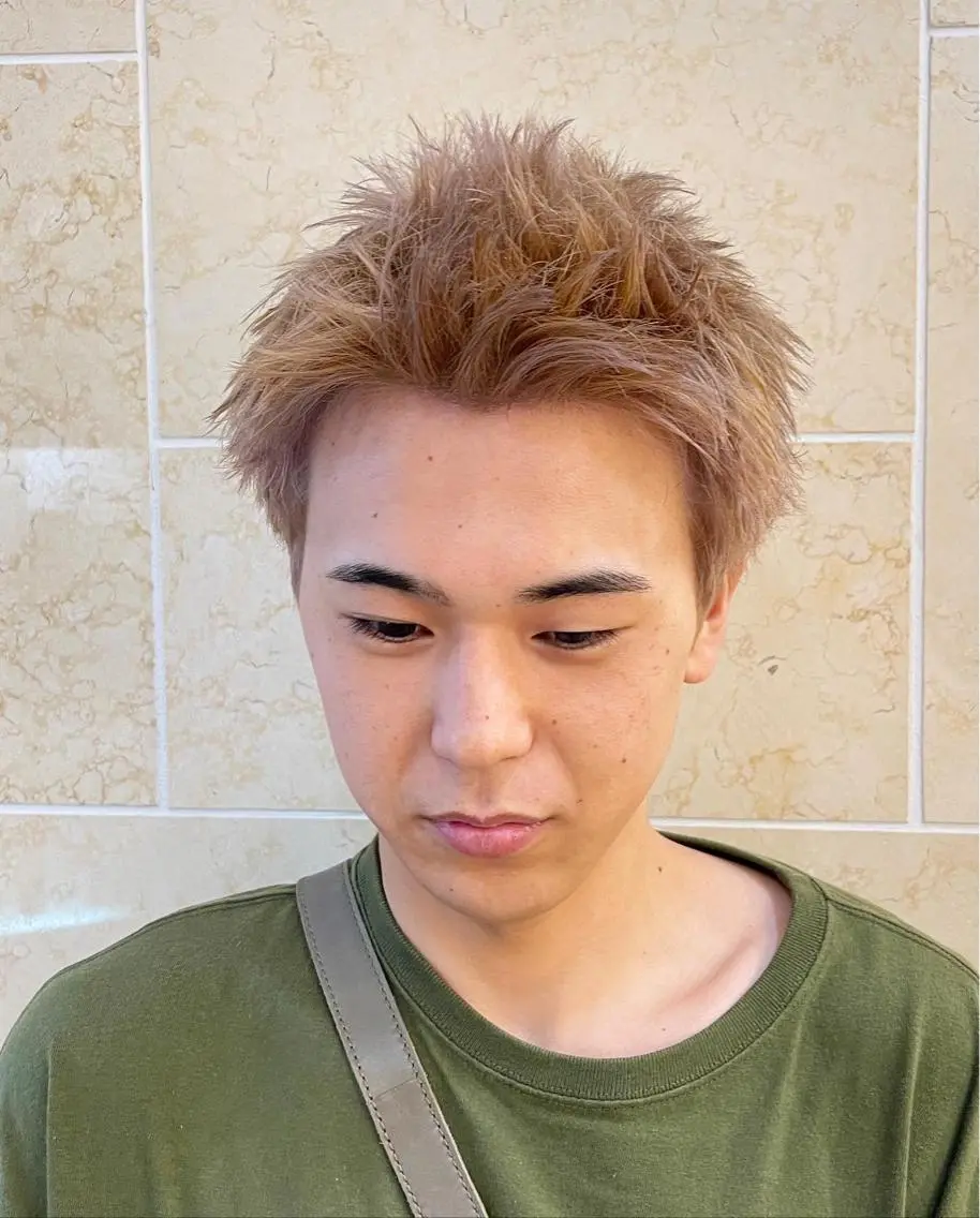 ショート カラー メンズ スパイキーショート ベージュカラー ショートヘア 縮毛・酸性ストレート 特化のヘアスタイル