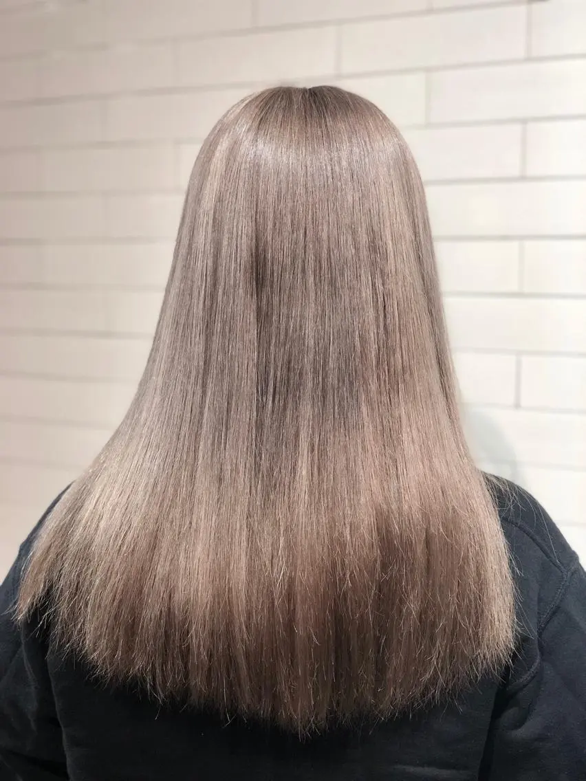 セミロング カラー カット ヘアカラー トリートメント 髪質改善⌇﻿透明感 カラー⌇﻿川上葵のヘアスタイル