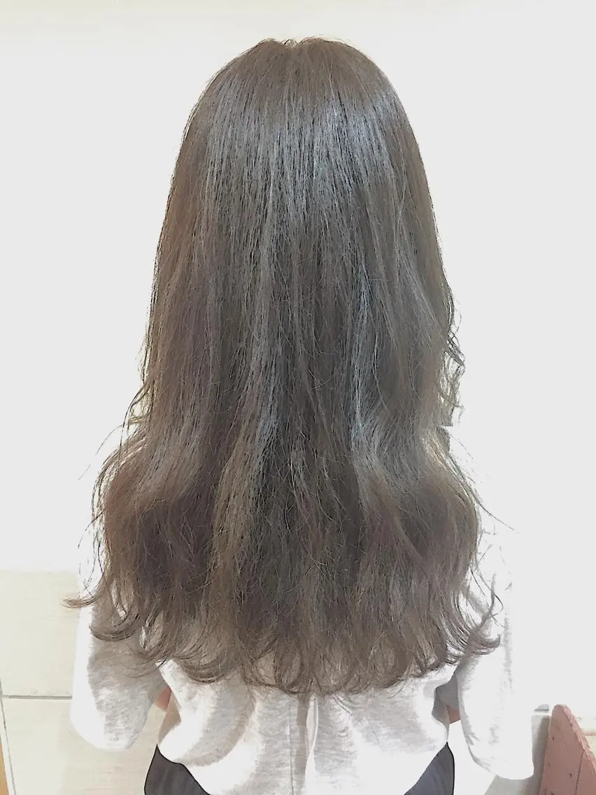 ロング カラー パーマ アッシュ ブルーカラー ブルーアッシュ 透明感カラー 可愛いを作る神 ナオヒロのヘアスタイル