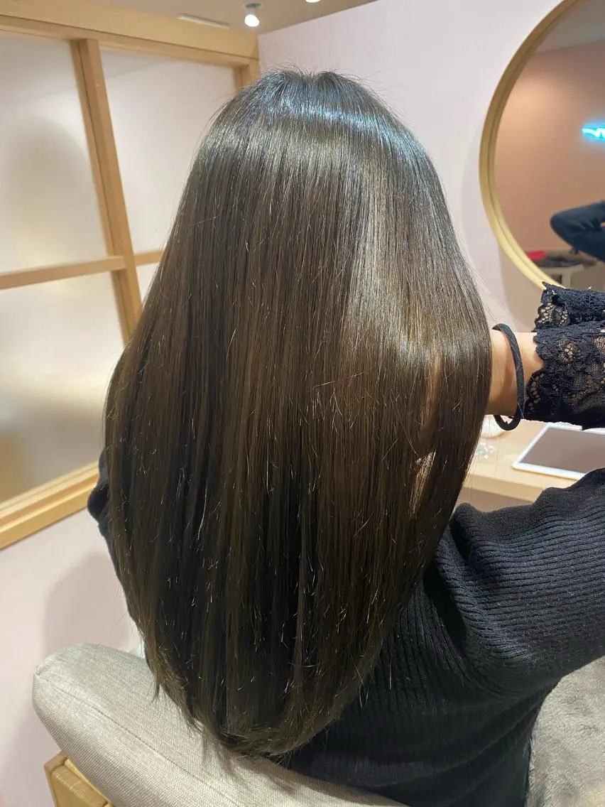 ロング カラー 透明感カラー オリーブカラー nagisa /縮毛矯正のヘアスタイル