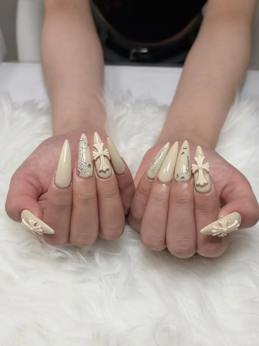 ネイル 長さ出し ジェルネイル ガーリー キラキラネイル 韓国ネイル ハンドネイル チェウティ ハウのネイルデザイン