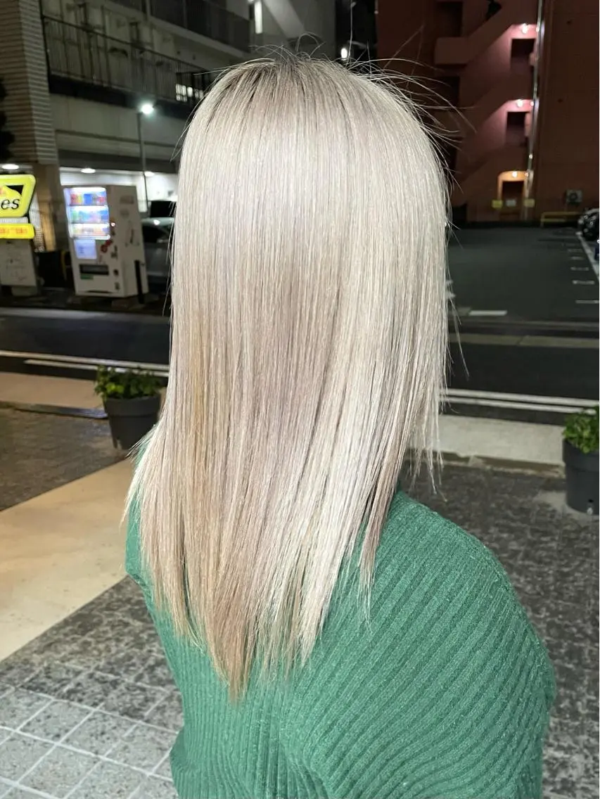 ミディアム カラー 岡留 愛美のヘアスタイル
